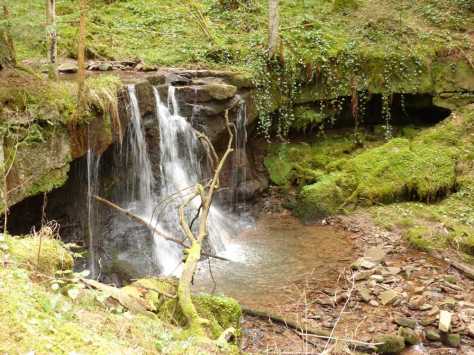 Gräbenbach-Wasserfail: 3 Meter, die Niagara-FälleIguazu in den Schatten stellen