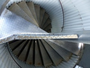 Querweg-6-Wendeltreppe-im-Hochfirstturm